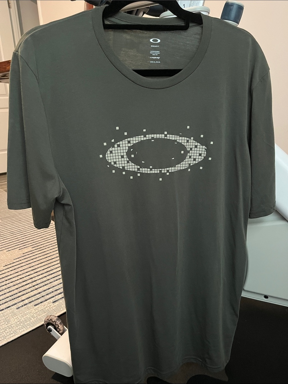 Oakley Olive Green XL
Short Sleeve Tee